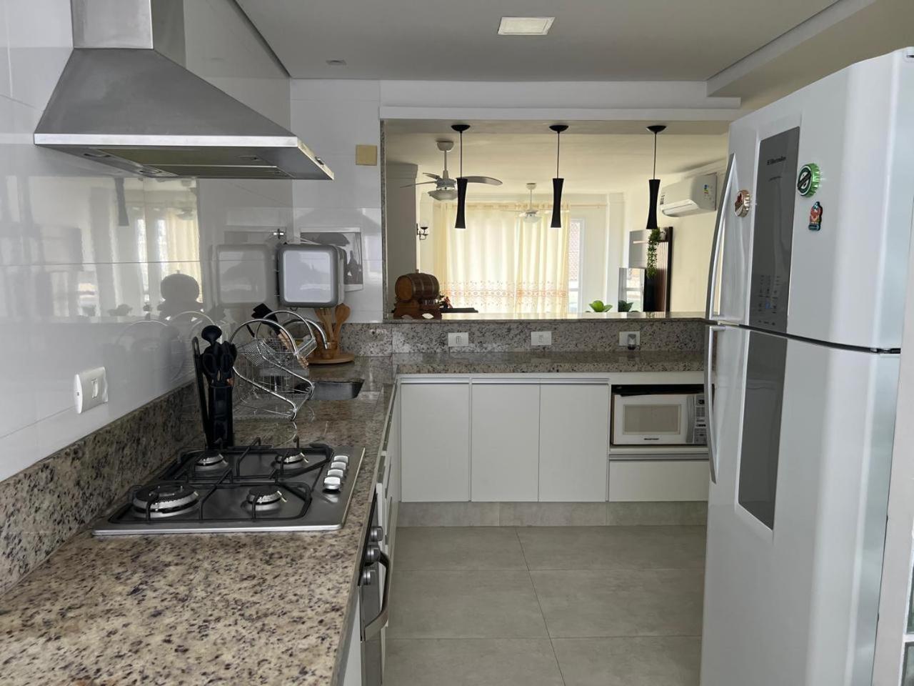 Beleza De Apartamento 300 Metros Da Praia Guaruja Exterior photo
